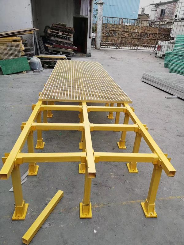 Ogrodzenie FRP stosowane w platformie lub na chodniku w 38*38*38mm z dostosowanym kolorem i rozmiarem