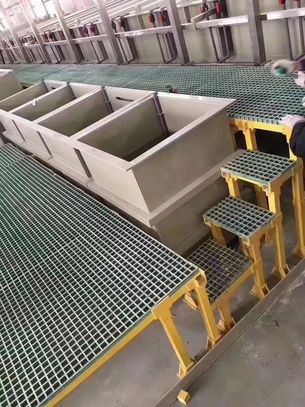 Ogrodzenie FRP stosowane w platformie lub na chodniku w 38*38*38mm z dostosowanym kolorem i rozmiarem